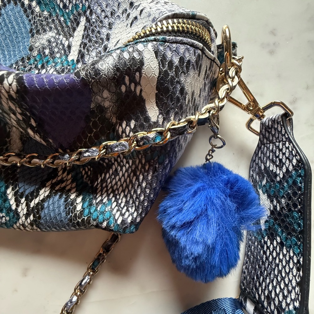 Y2k vintage furry blue keychain key fob purse clip charm